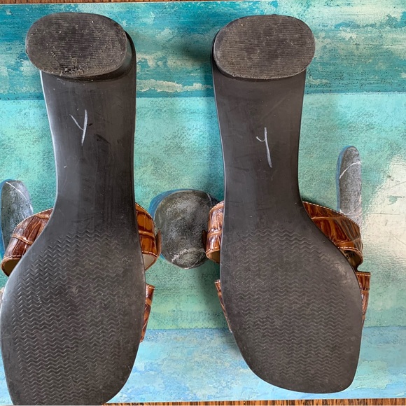🍂 3 for $30 Brown Coldwater Creek Sandals - Picture 3 of 3